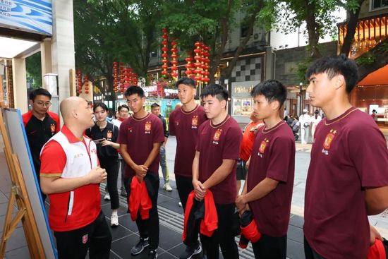 8月1日，机甲科幻电影《明日战记》发布终极预告及海报，末世氛围被展现得淋漓尽致，未来战士在危机四伏的对抗战场中，奋勇还击为B16区560万生命而战至最后一刻